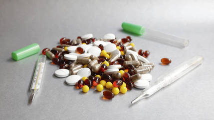 片剂、胶囊与栓剂 常见口服与局部给药方式的比较